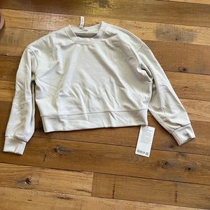 Nwt lululemon perfectly oversized crop crew size 6